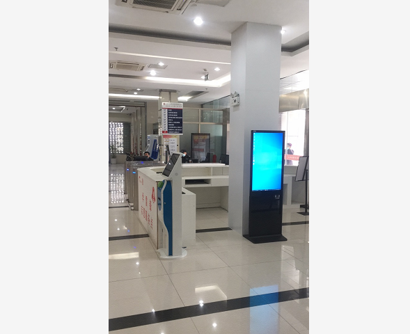 宣城涇縣政務(wù)中心43寸立式查詢(xún)機(jī)，帶刷二代身份證功能